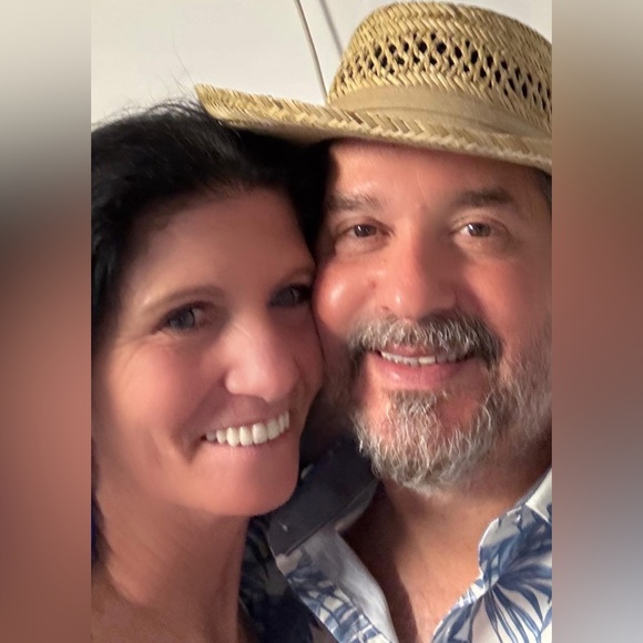 LIKE & SHARE - Picture 4 of 13